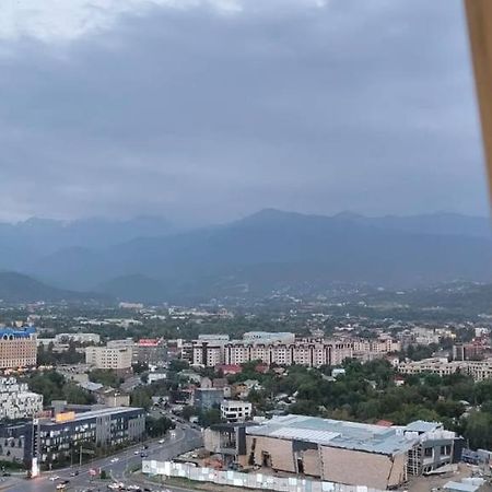 Nurly Tau 2Room Apartments Almaty Esterno foto