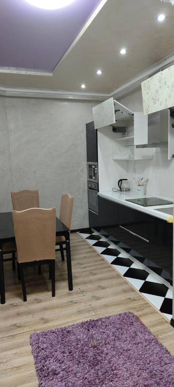 Nurly Tau 2Room Apartments Almaty Esterno foto