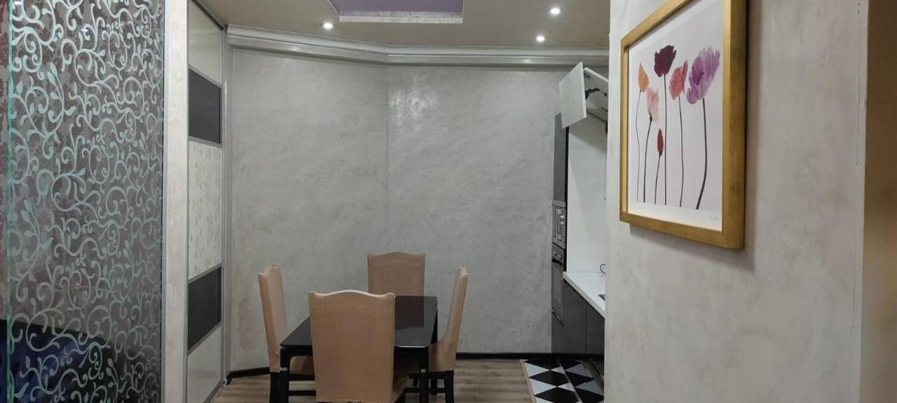 Nurly Tau 2Room Apartments Almaty Esterno foto